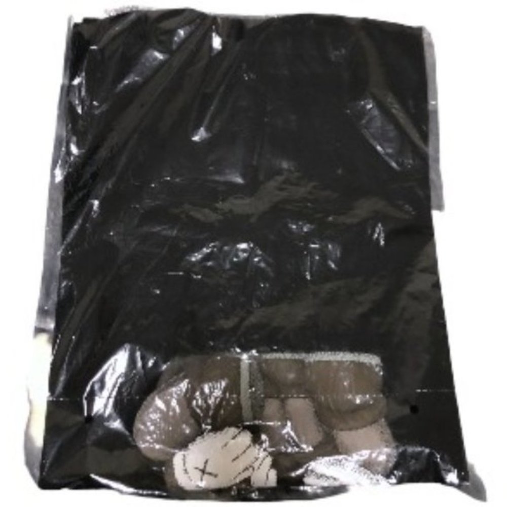 NWT Uniqlo x Kaws UT Unisex Short Sleeve Graphic T-Shirt - Picture 5 of 5